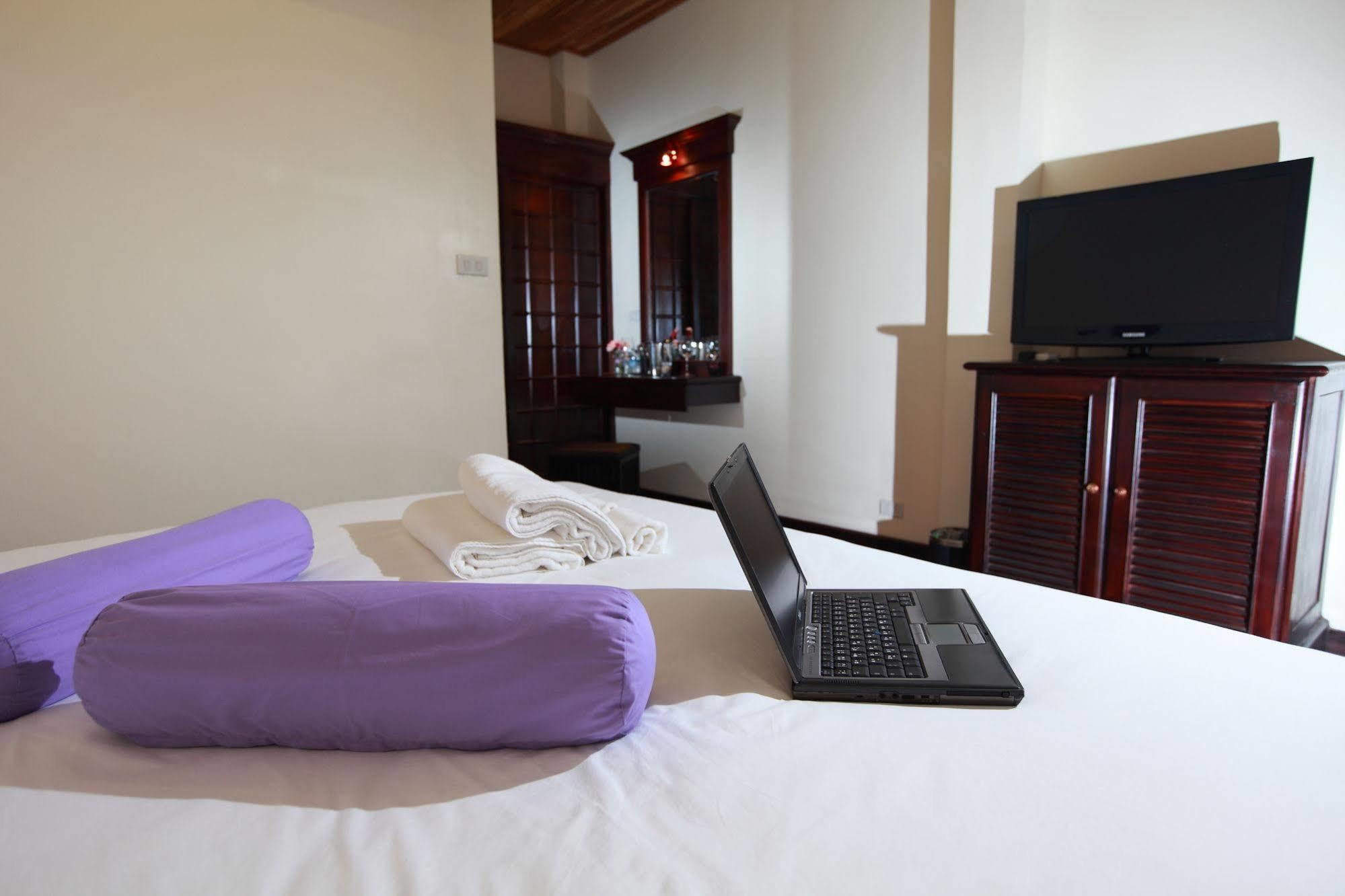 Seasons Riverside Hotel Viêng Chăn Ngoại thất bức ảnh