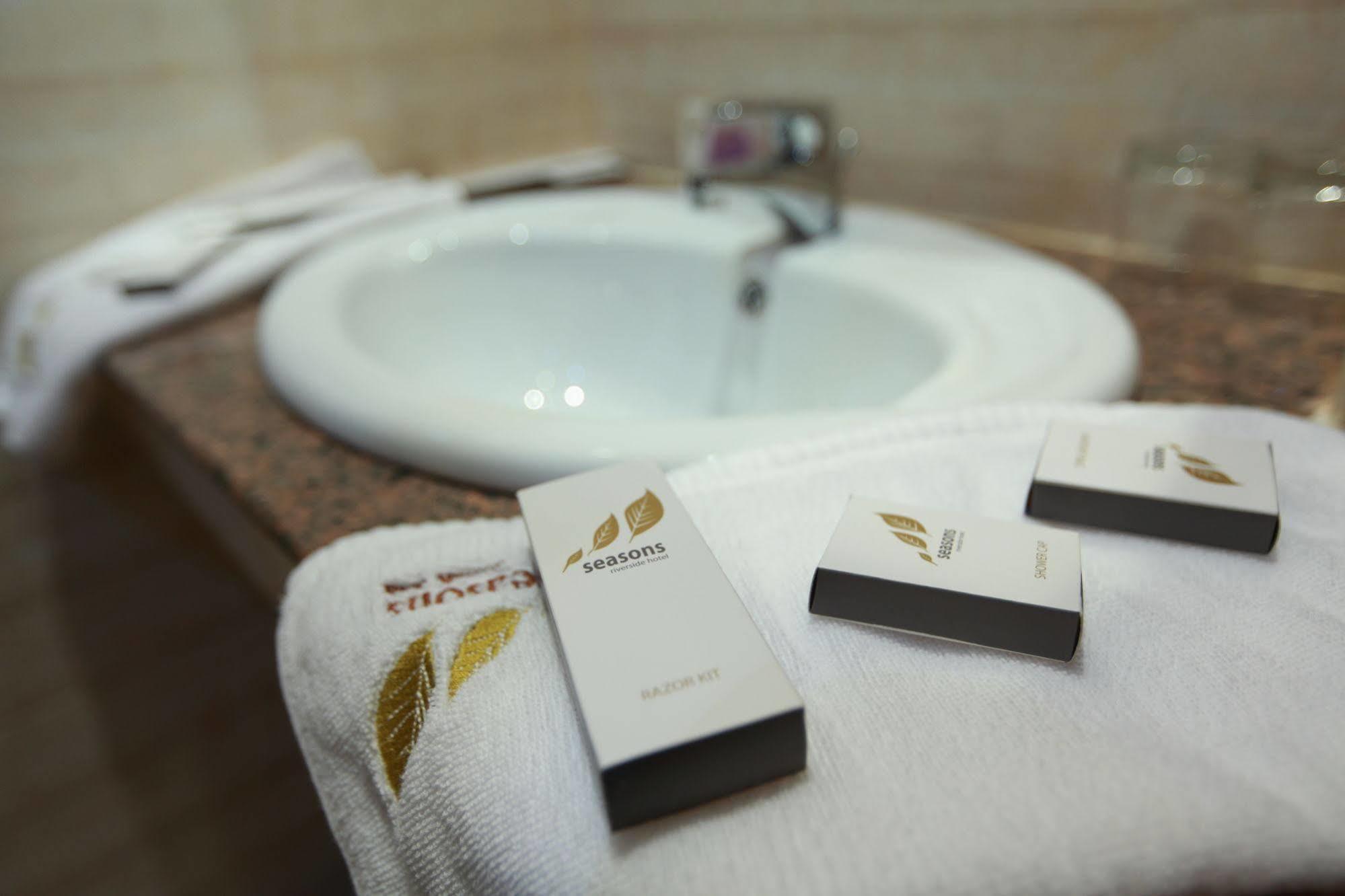 Seasons Riverside Hotel Viêng Chăn Ngoại thất bức ảnh