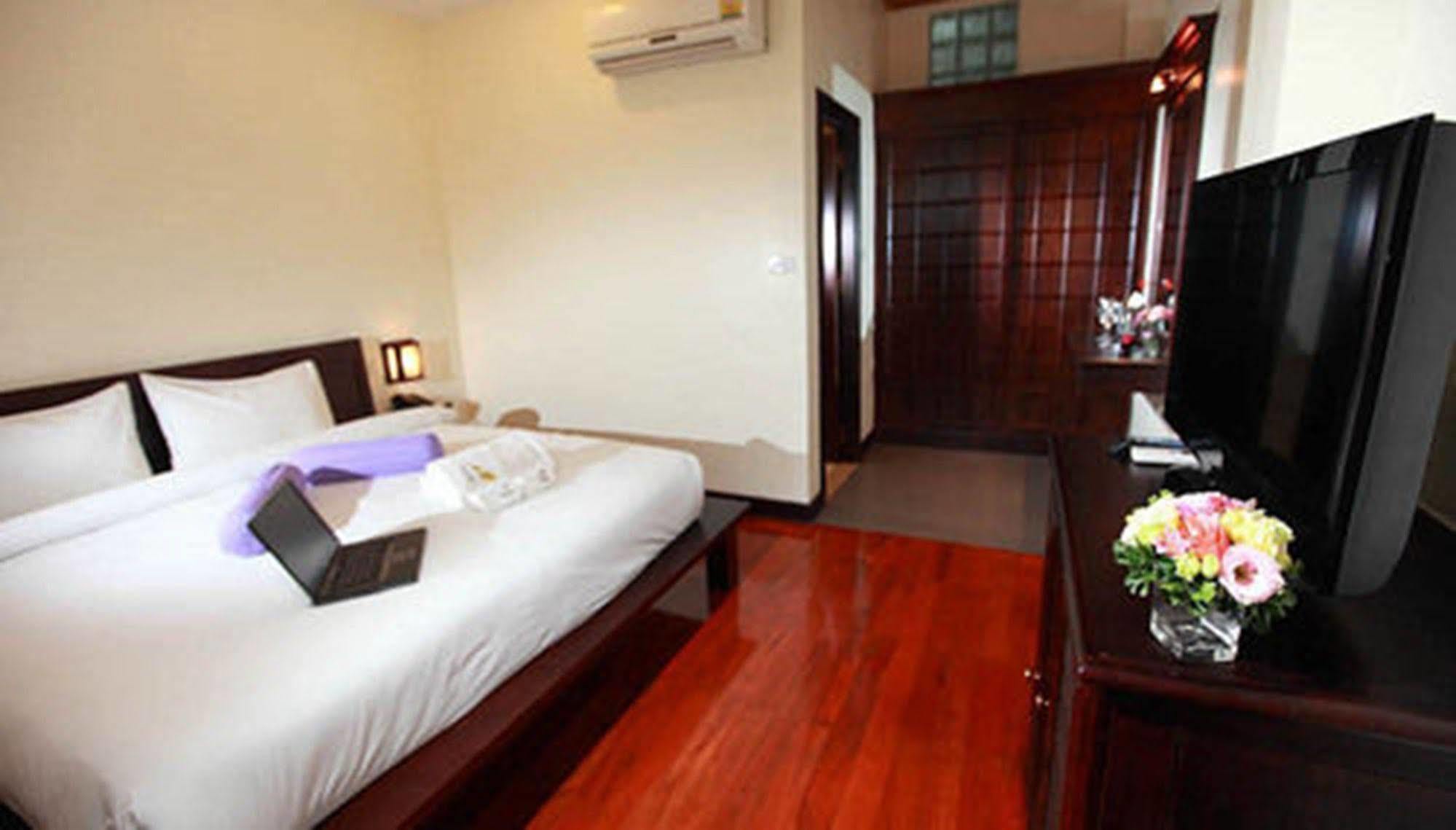 Seasons Riverside Hotel Viêng Chăn Ngoại thất bức ảnh